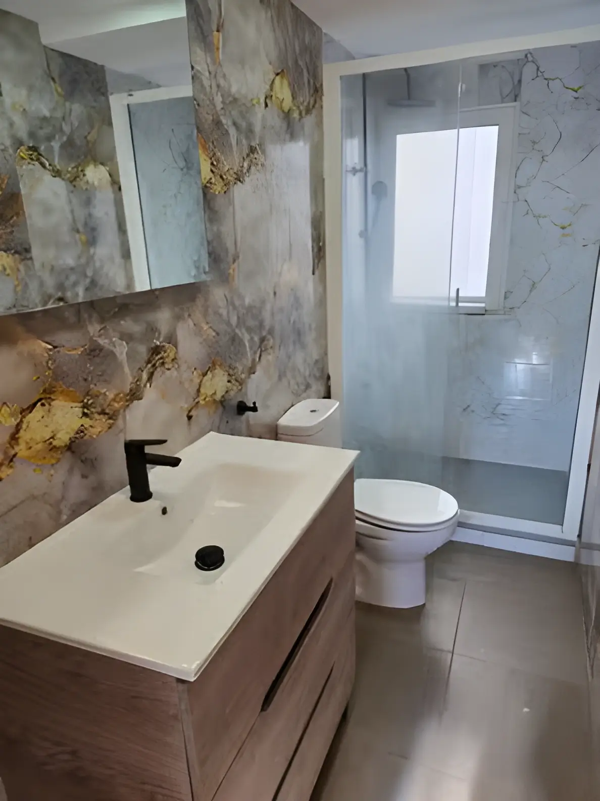 Reformas de Baños Málaga con plato de ducha moderno